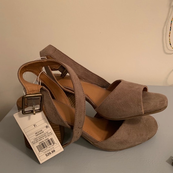 Taupe Suede ‘Megan’ heels new with tags - Picture 3 of 5